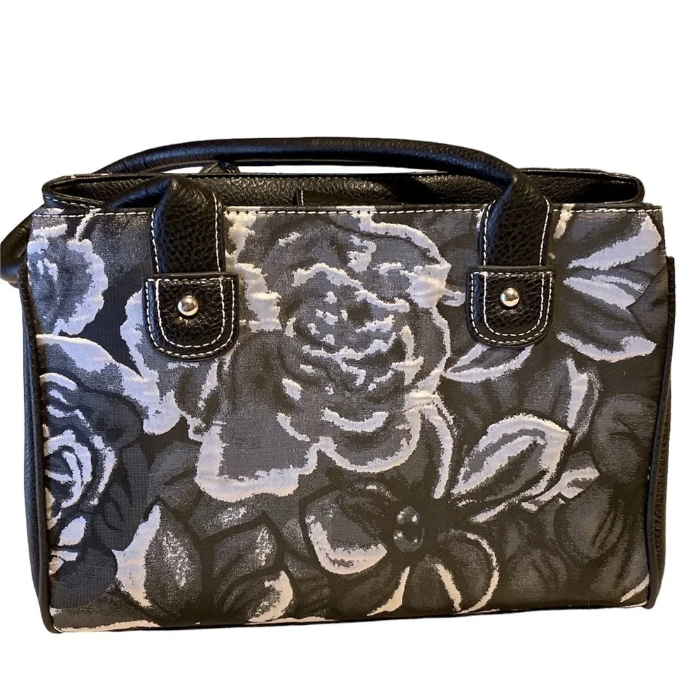 Wilson Leather purse shoulder bag black with silver flowers lots of pockets